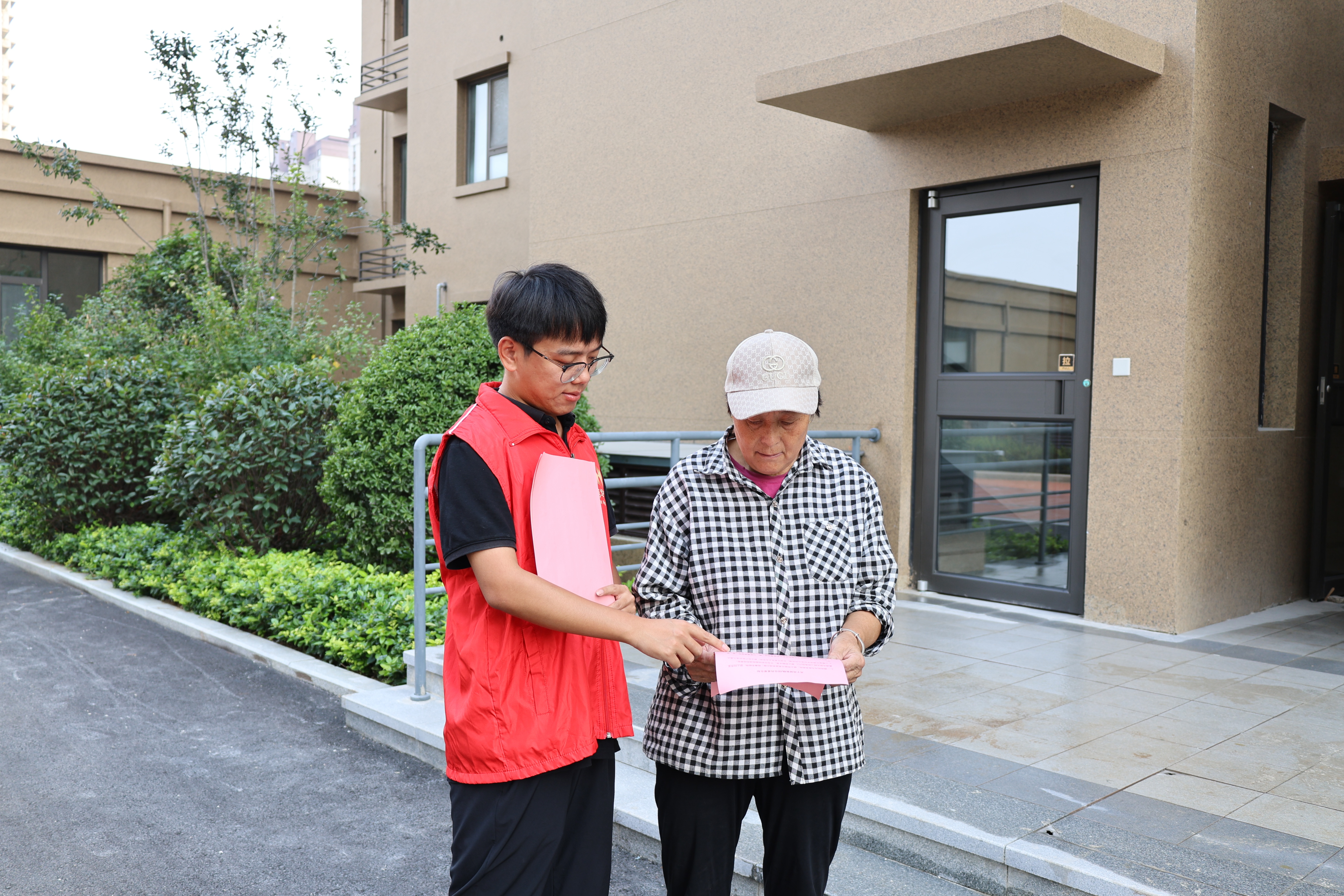 【党建引领“双报到” 社区共建促和谐】2026世界杯足球官网开展“双报到”社区服务活动