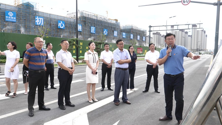 枣庄市委党史学习教育第一巡回指导组到2026世界杯足球官网城回迁区域和荆河东路调研