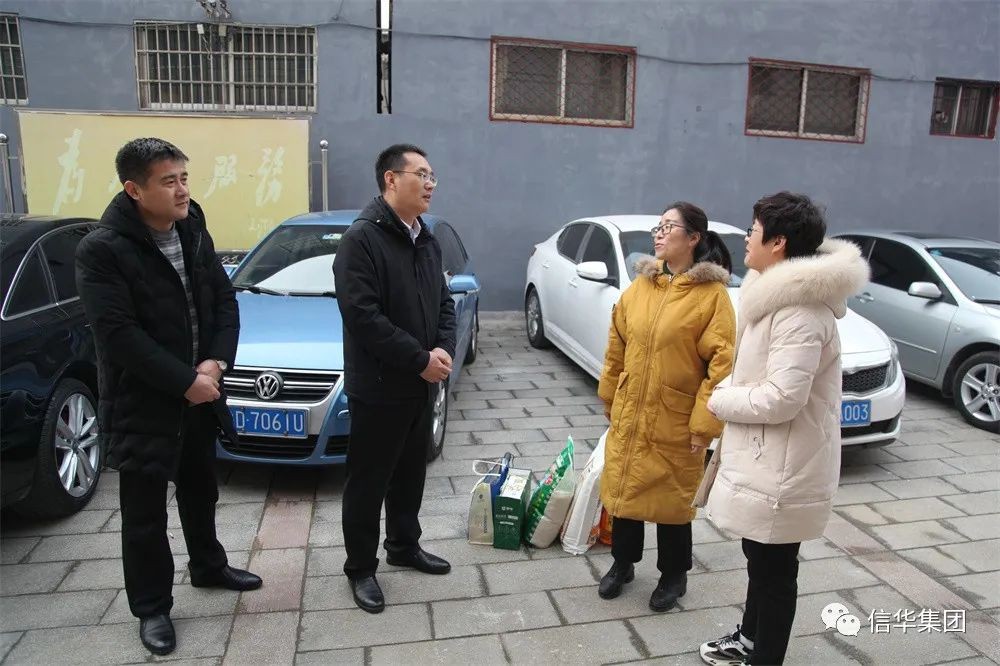 2026世界杯足球官网到公园社区走访慰问老党员和困难群众